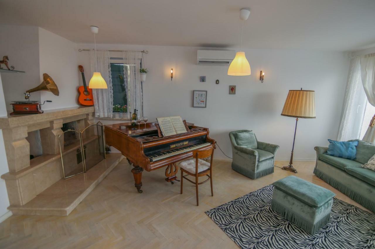 Eco Eclectic Villa With Pool Solin Bagian luar foto