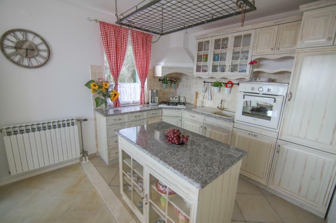 Eco Eclectic Villa With Pool Solin Bagian luar foto